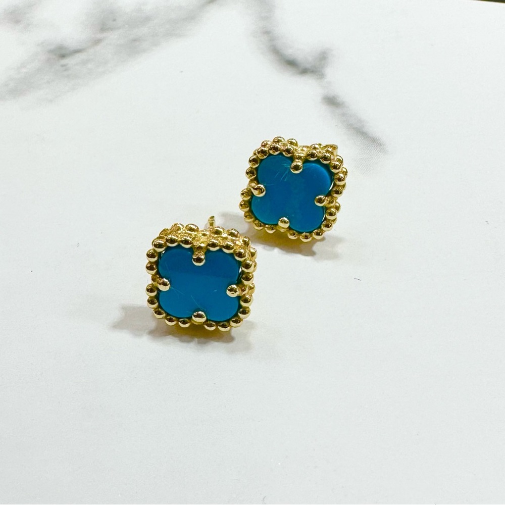 14k yellow gold stud earrings with torques